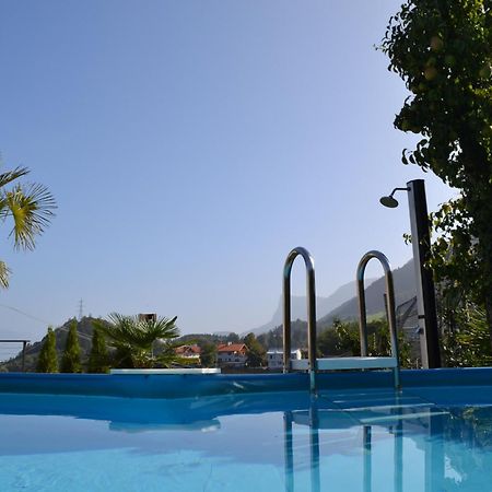 Ferienwohnung Bergblick-Schlosshof โวลลัน ภายนอก รูปภาพ