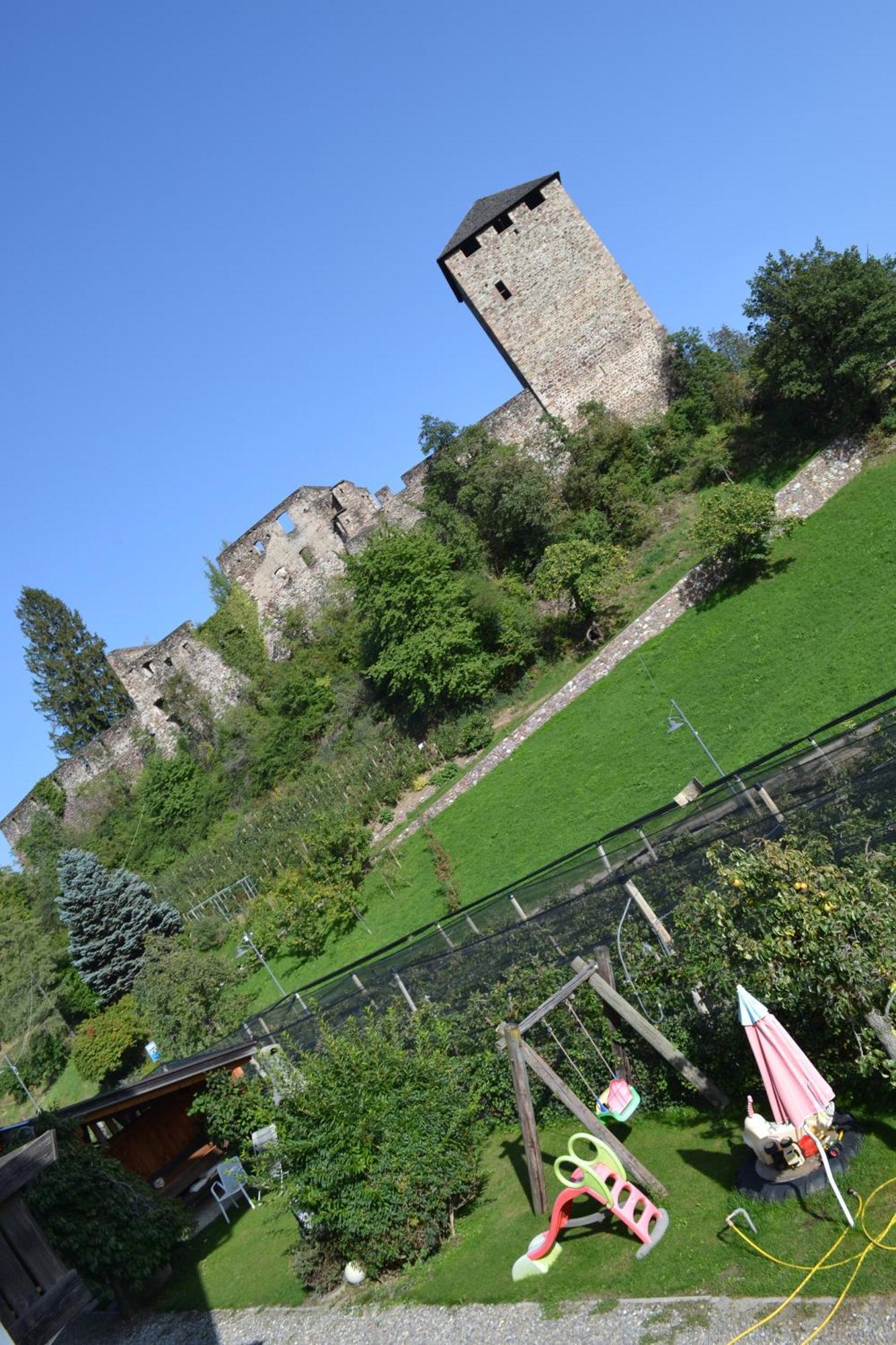 Ferienwohnung Bergblick-Schlosshof โวลลัน ภายนอก รูปภาพ